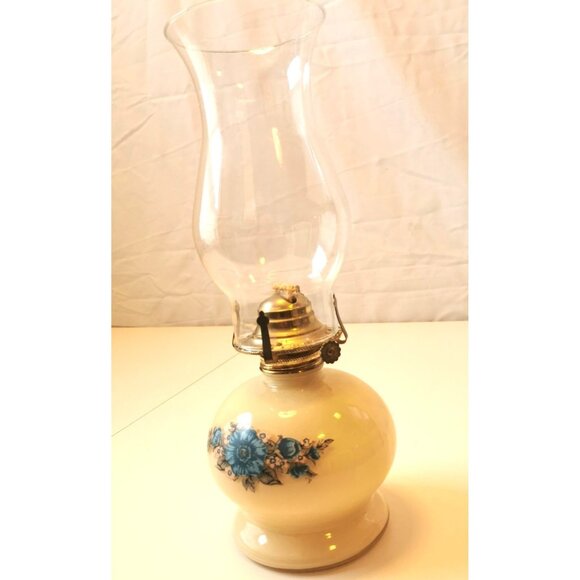 Vintage Lamplight Farms Oil Lamp White Ceramic Blue Floral Milk Glass 1970s - Picture 8 of 8